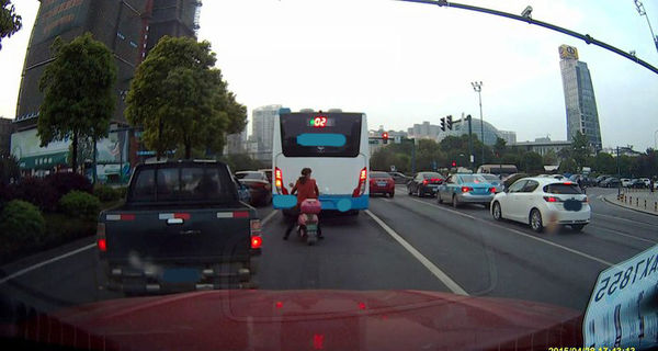 如何为宝马X3安装隐藏行车记录仪