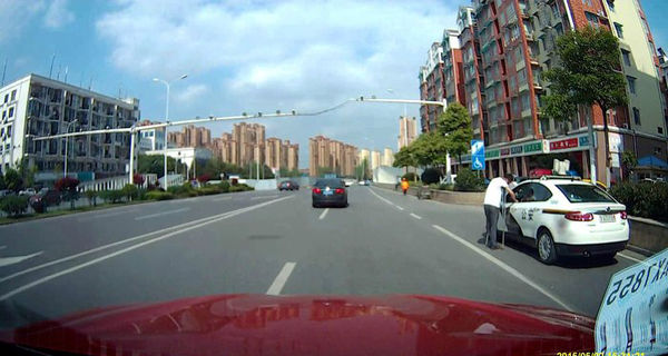 如何为宝马X3安装隐藏行车记录仪