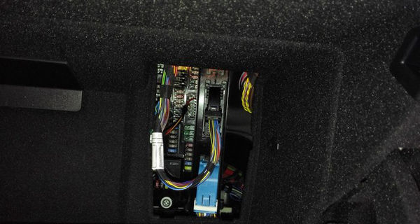 如何为宝马X3安装隐藏行车记录仪