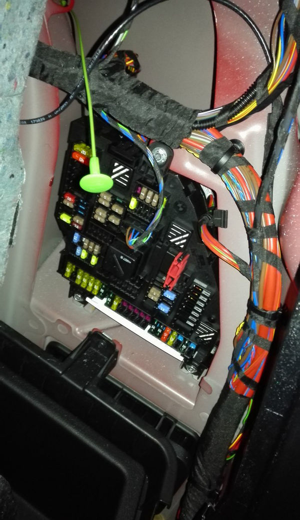 如何为宝马X3安装隐藏行车记录仪